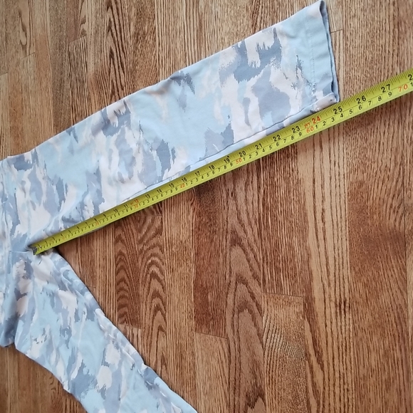 (S) Aritzia Talula Soft Camo Print Leggings Loungewear Casual Weekend Athleisure - Picture 5 of 12
